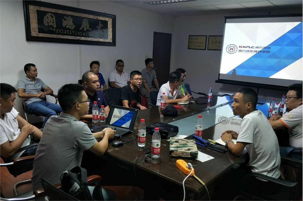 航興達(dá)公司開展新型拌和設(shè)備技術(shù)工藝技術(shù)培訓(xùn)
